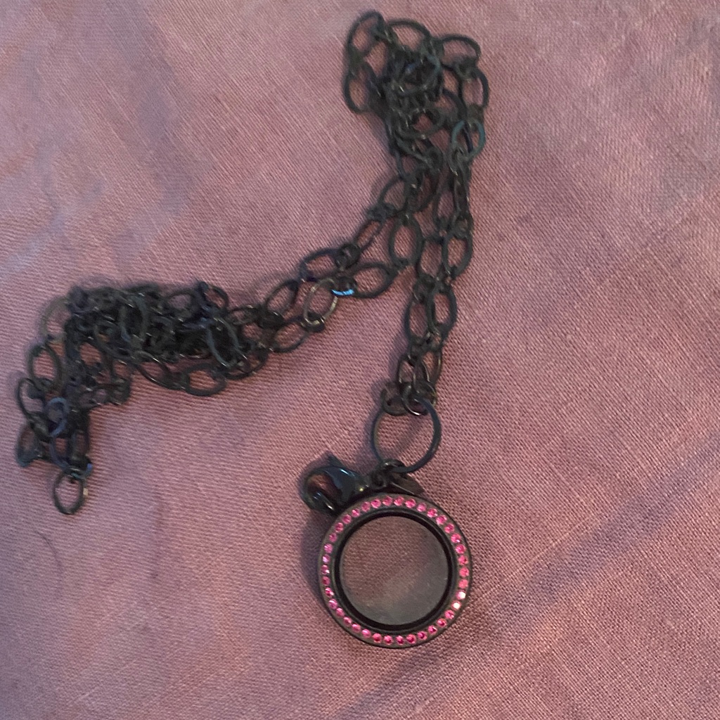 Genuine Origami Owl Rare Medium Locket 30$